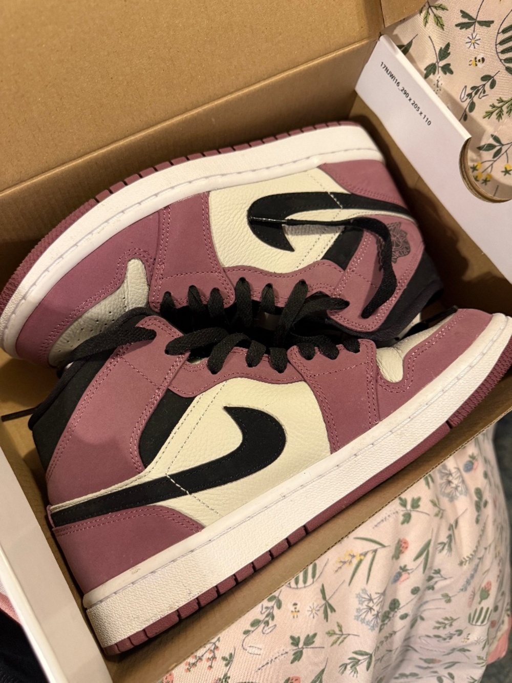 Air Jordan 1 MID SE (Women’s)
